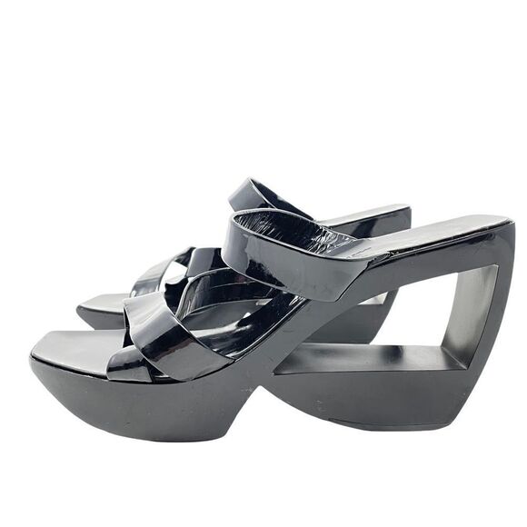 Robert Clergerie Paoli Patent Leather Slip on Cutout Wedge w Rubber Outsoles - Picture 1 of 7